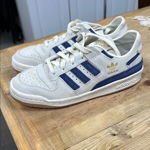 Adidas Forum Low CL ‘Sail Navy’ IF9681
Size 7 women’s